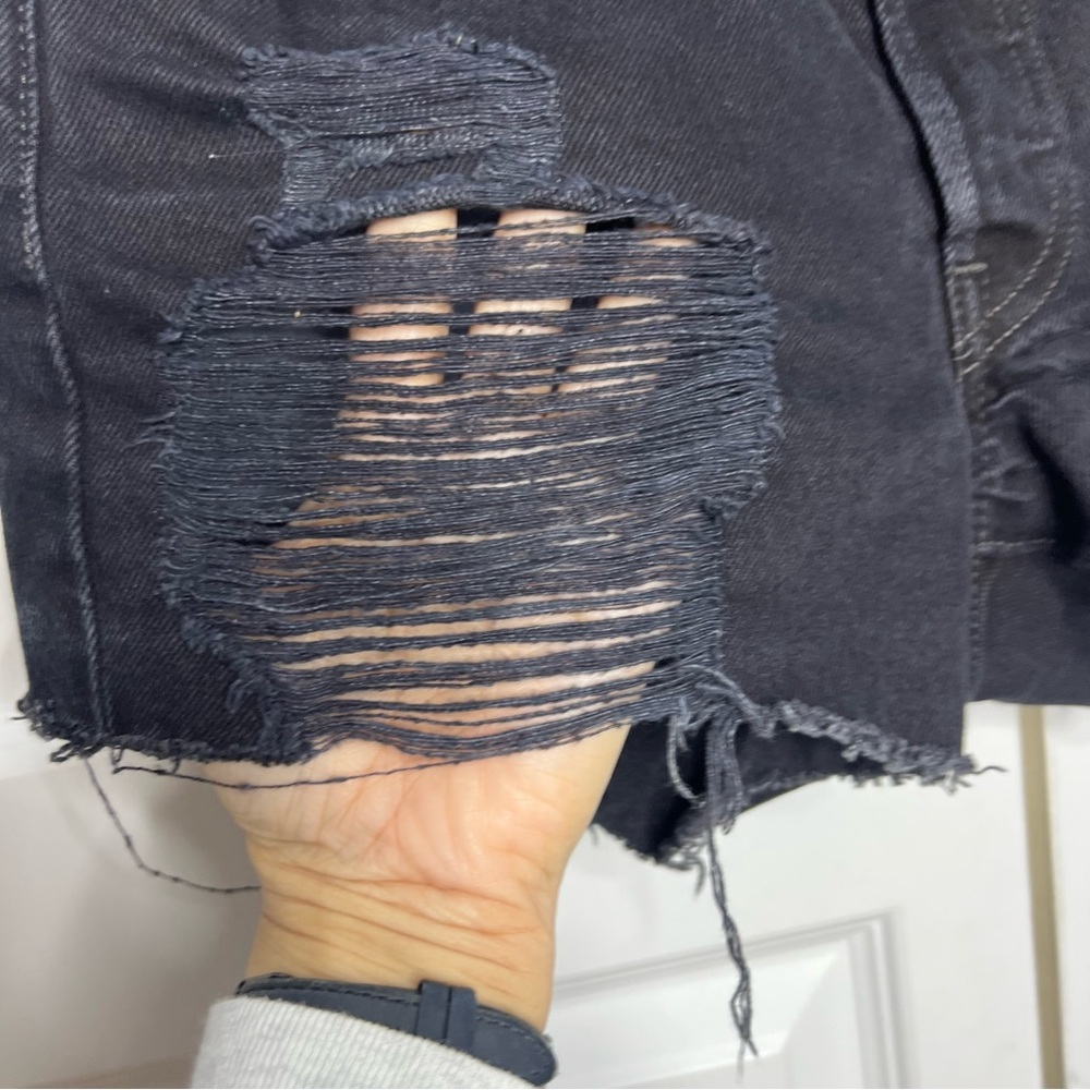 Levi’s 501 Black Distressed Cutoff Shorts High Rise Raw Hem
Size 24 - Picture 2 of 6